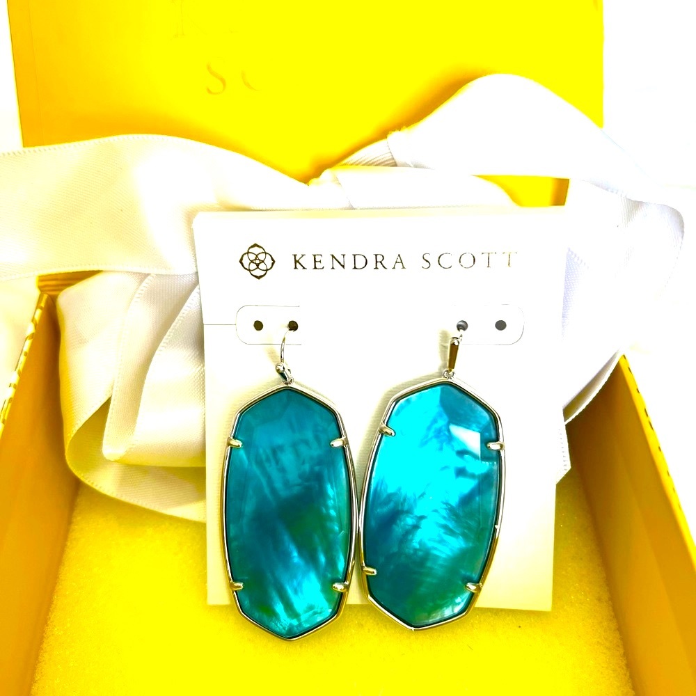 NWT Rare & Retired Kendra Scott Danielle Earrings Peacock Blue Illusion Silver 😊 - Picture 10 of 10